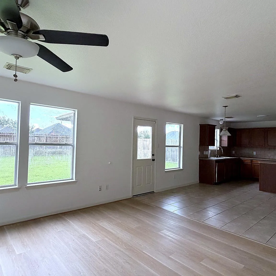 4 bed, 2.5 bath, 2439 sqft, $2,400 — Photo 3