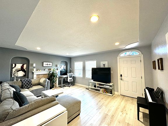 4th image of 553 Leland Ave