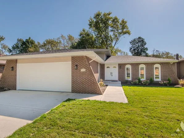 11226 S Deerpath Ln, Palos Hills, IL 60465