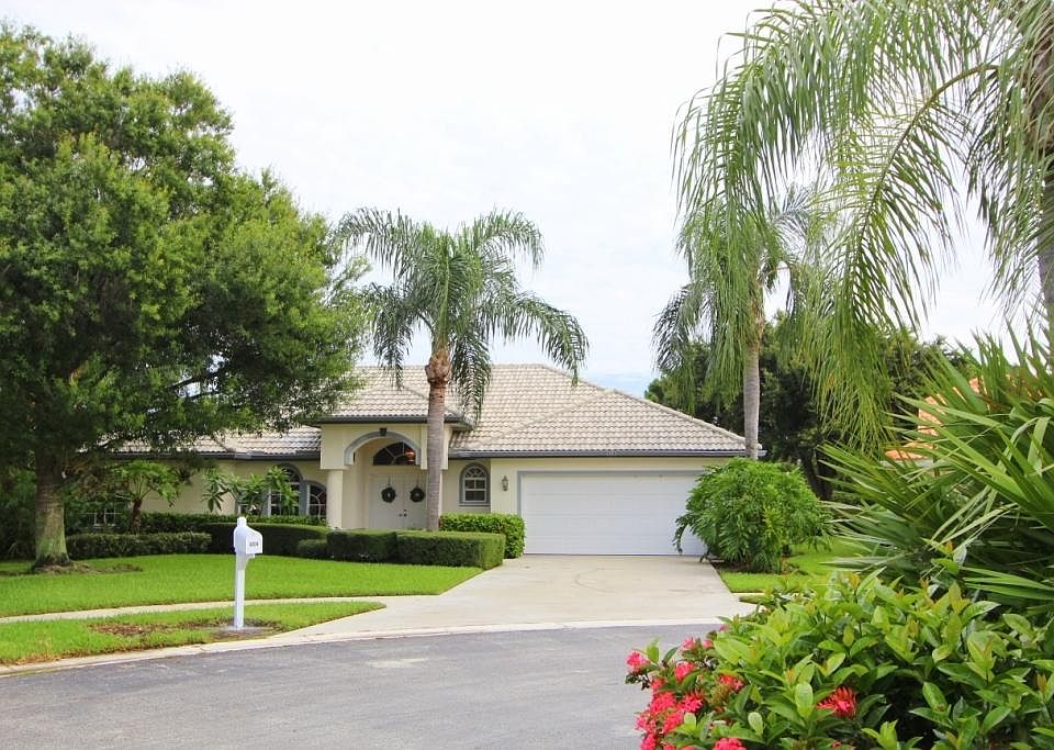1st image of 404 SW Magnolia Cove