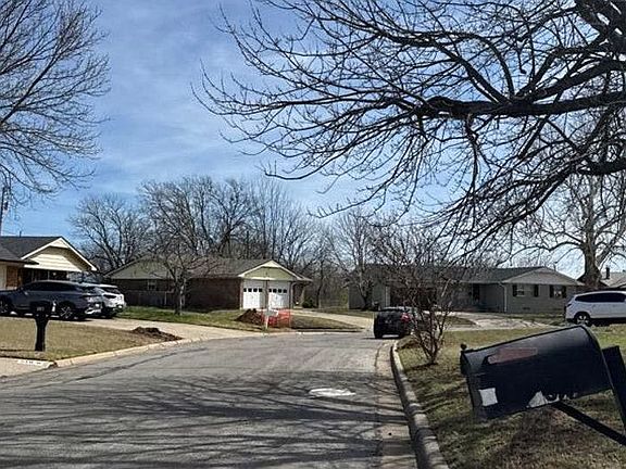 4th image of 509 NE Cimarron Cir