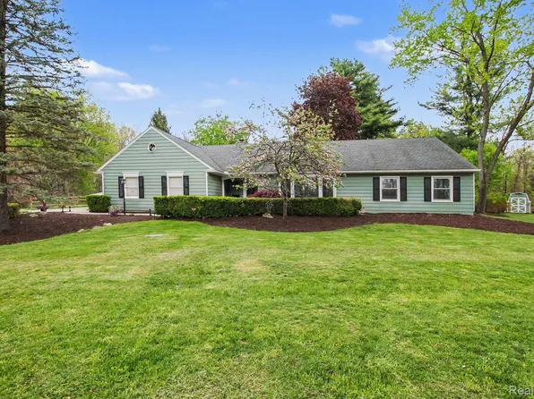 2601 Old Plank Rd, Milford, MI 48381