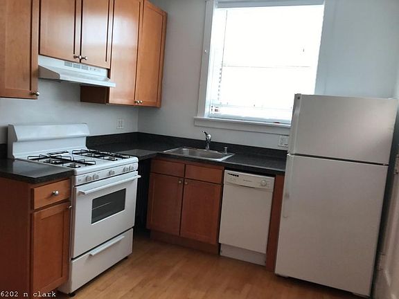 3rd image of 6202 N Clark St #1825