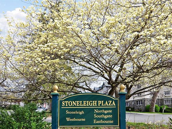 2nd image of 3 Stoneleigh Plz #4C