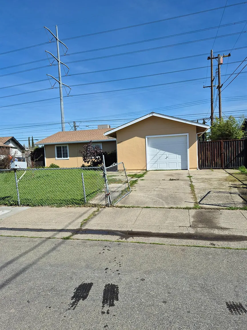3625 Reel Cir photo 1