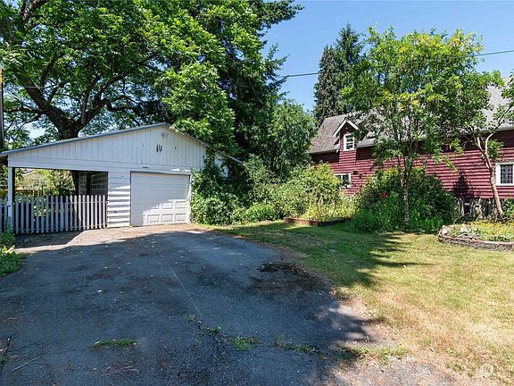3rd image of 804 Pine Avenue