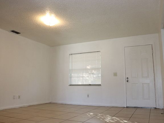 5th image of 906 Kerry Blvd