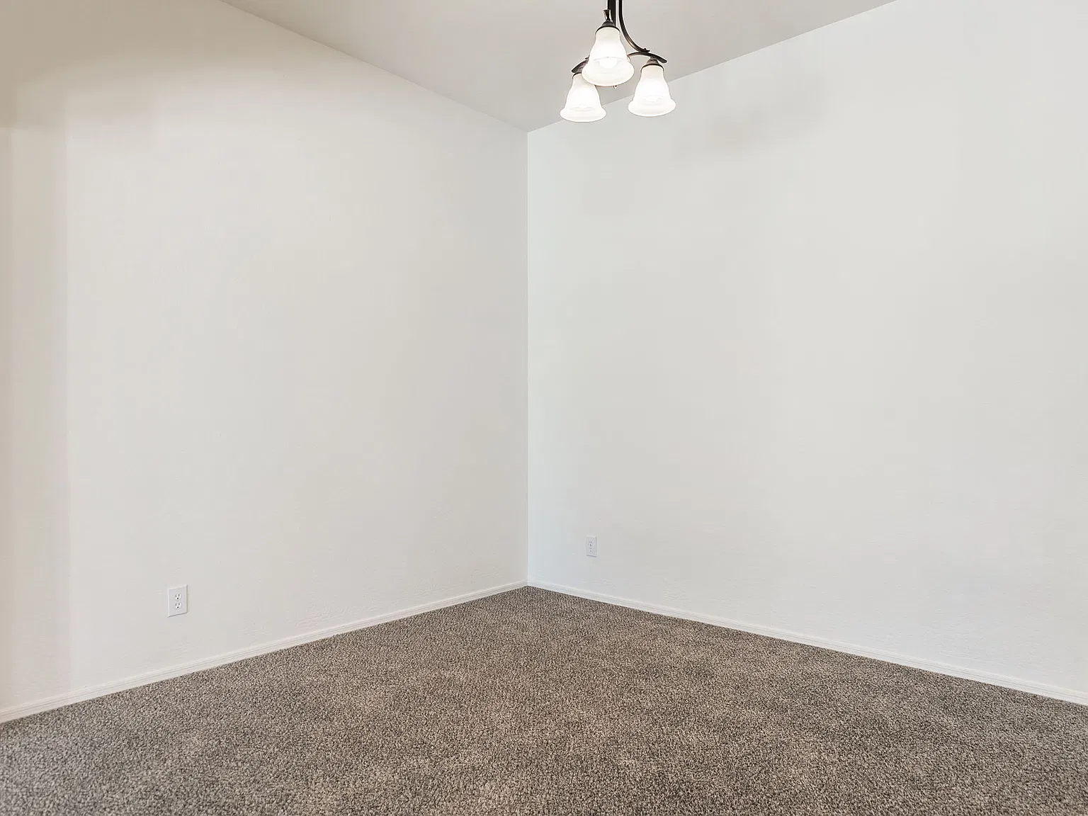 3 bed, 2161 sqft, $2,599 — Photo 2