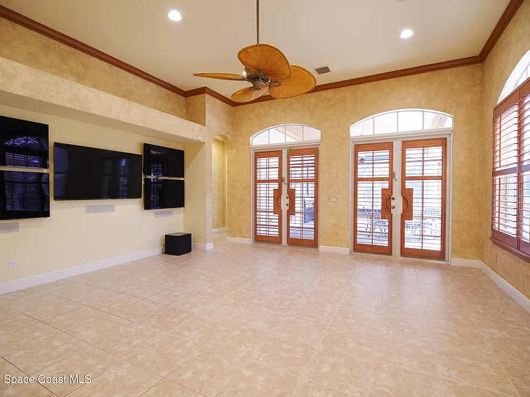 9400 Scarborough Ct — Photo 9