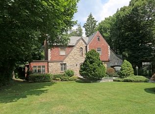 14 Shore Park Rd, Great Neck, NY 11023