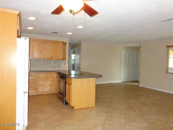 4th image of 1340 Arlington Cir