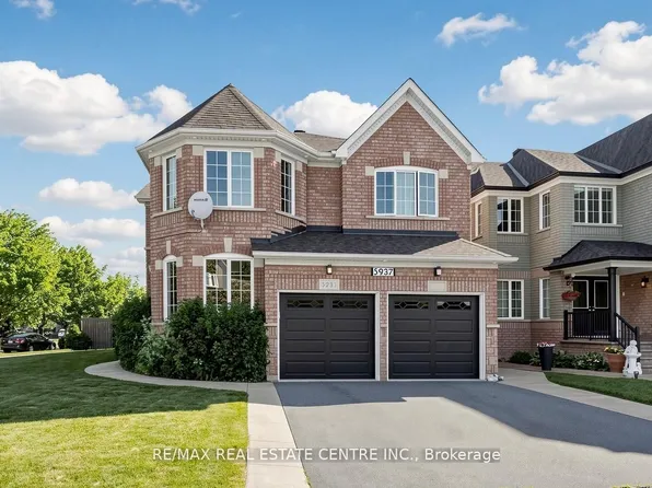5937 Summerside Dr, Mississauga, ON L5M 6K8
