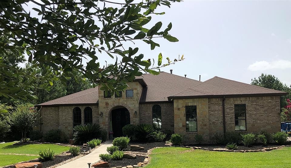 1st image of 15625 Crown Oaks Dr