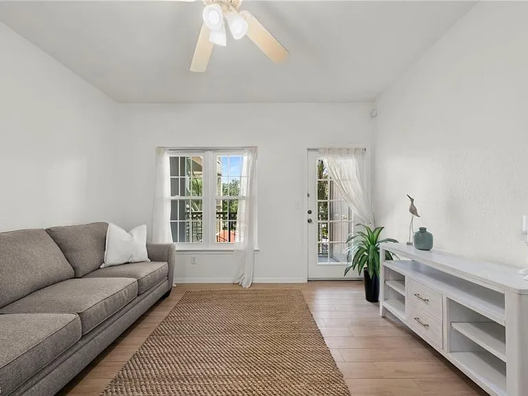 23500 Walden Center Dr #206 — Photo 2