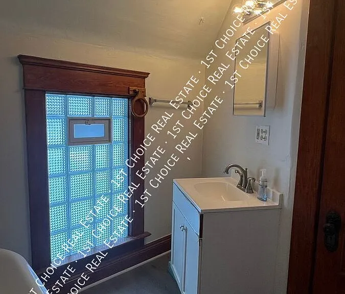 306 Clifford St — Photo 11