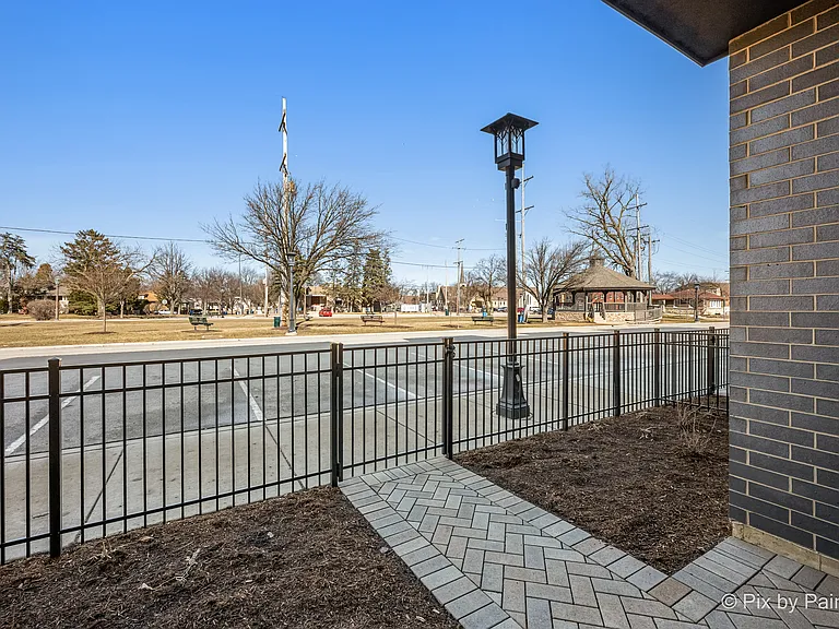 27 W Park Blvd #101 — Photo 9