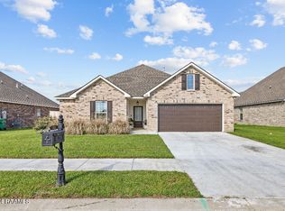 303 Tall Meadows Ln, Lafayette, LA 70506
