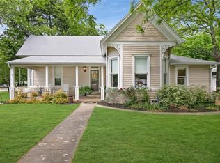 400 N Main St, Aubrey, TX 76227