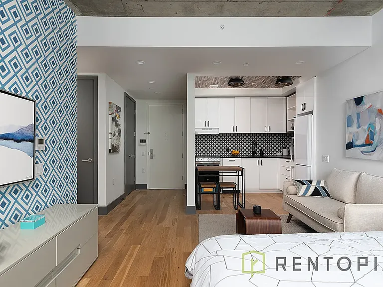 338 Evergreen Ave #423 — Photo 1