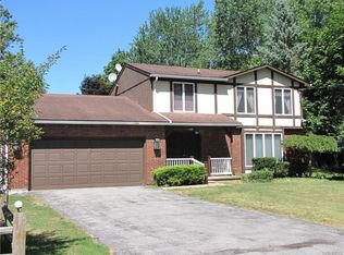 38 Woodview Ct, Hamburg, NY 14075