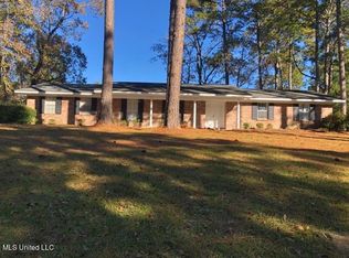 5 Pinecrest Pl, Laurel, MS 39440