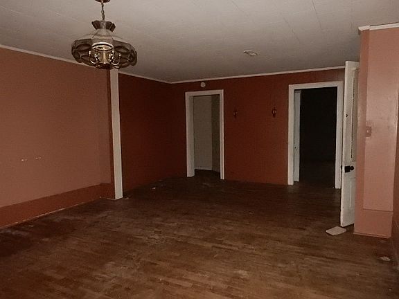4th image of 410 S College St