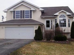 238 Briar Cliff St SW, Poplar Grove, IL 61065