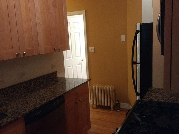 4th image of 1850 W Lunt Ave