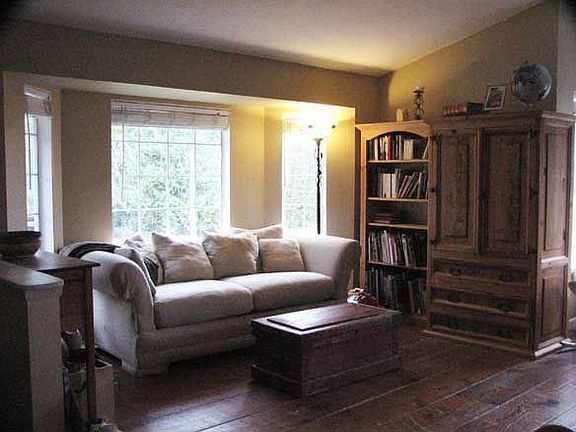 2nd image of 10428 10th Pl SE