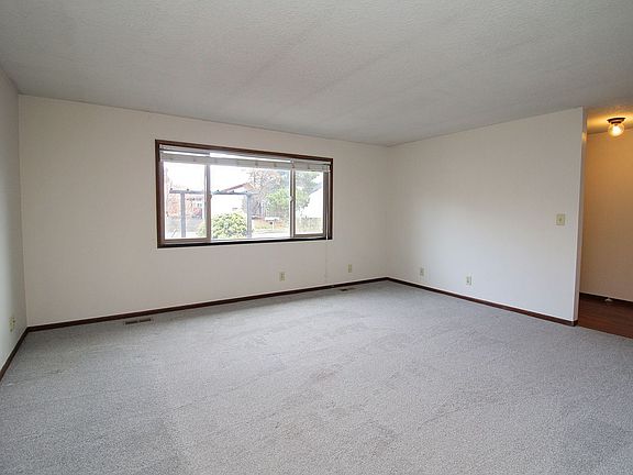 5th image of 383-385 S Cherry Dr