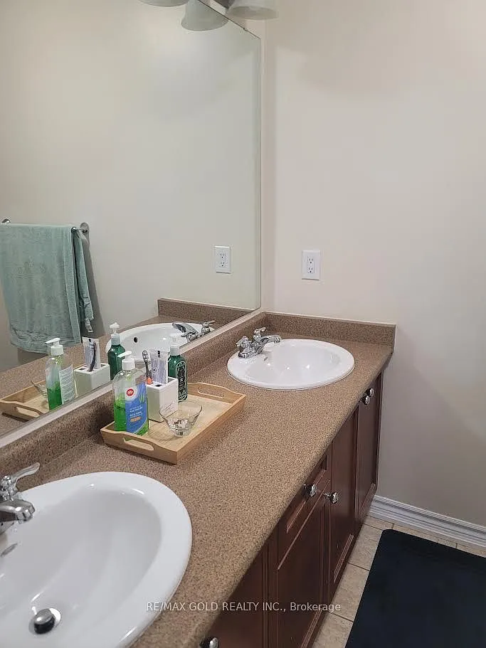 4 bed, $2,975 — Photo 4