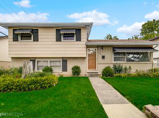 720 Waikiki Dr, Des Plaines, IL 60016
