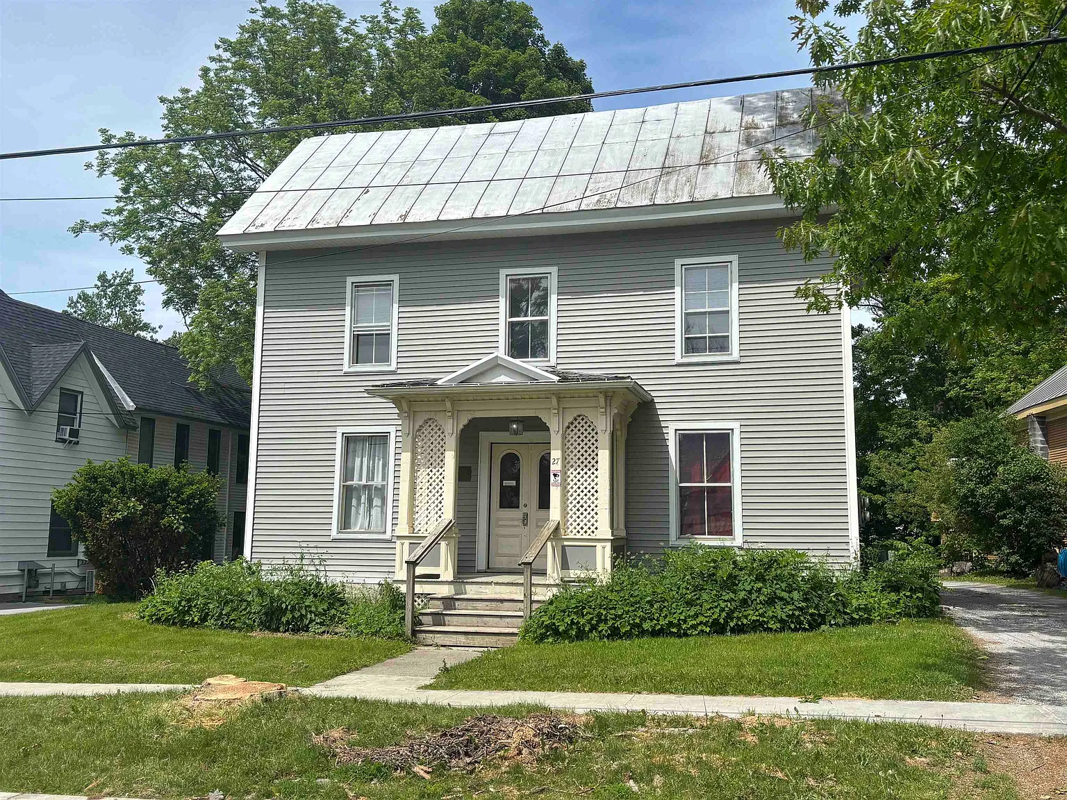 3 bed, 1.0 bath, 1400 sqft, $2,000 — Photo 1