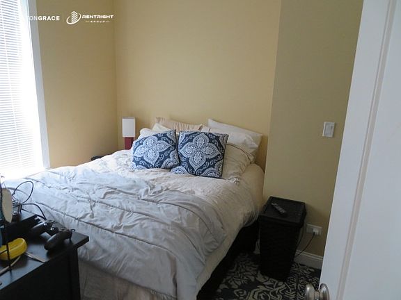 4th image of 1355 N Ashland Ave APT 1G