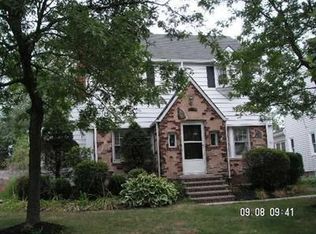 1511 Oakmount Rd, South Euclid, OH 44121