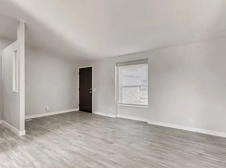 1269 Mobile St — Photo 9