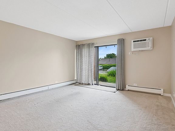 3rd image of 300 W Fullerton Ave #0