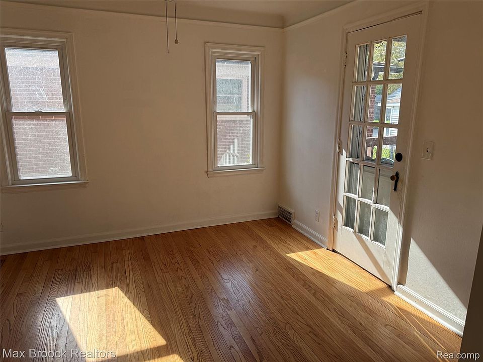 23021 Tulane Ave, photo 4