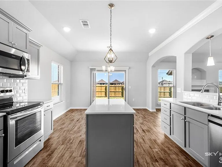 64 N Benchmark Ln — Photo 16