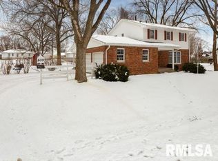 609 14th St, Silvis, IL 61282