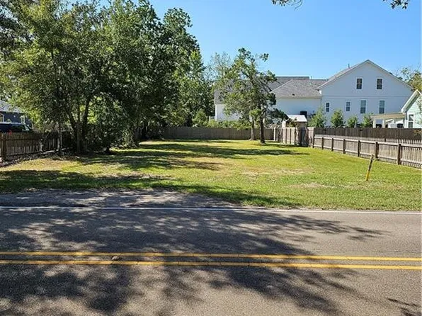 2142 Monroe St, Mandeville, LA 70448