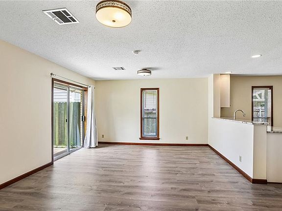 5th image of 121 Ridgeway Dr