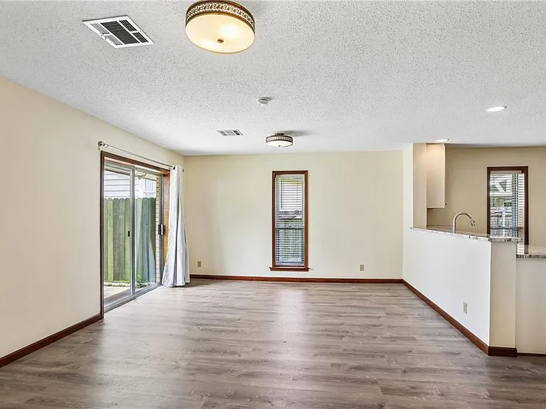 121 Ridgeway Dr — Photo 5