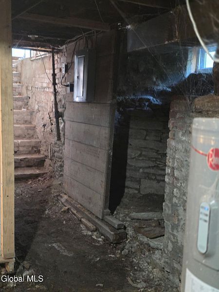 2nd image of 6 W Sunnyside Way