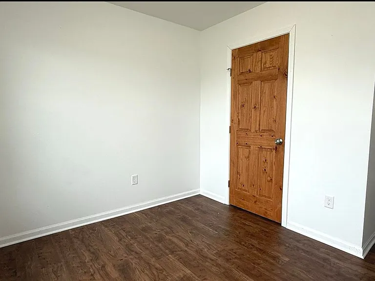 3064 Huntington Dr — Photo 16