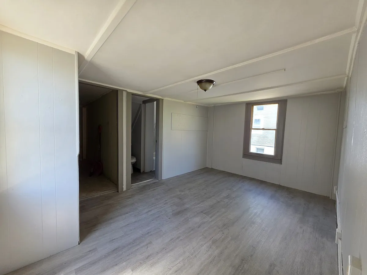 Building Photo - 28 2nd Ave #2