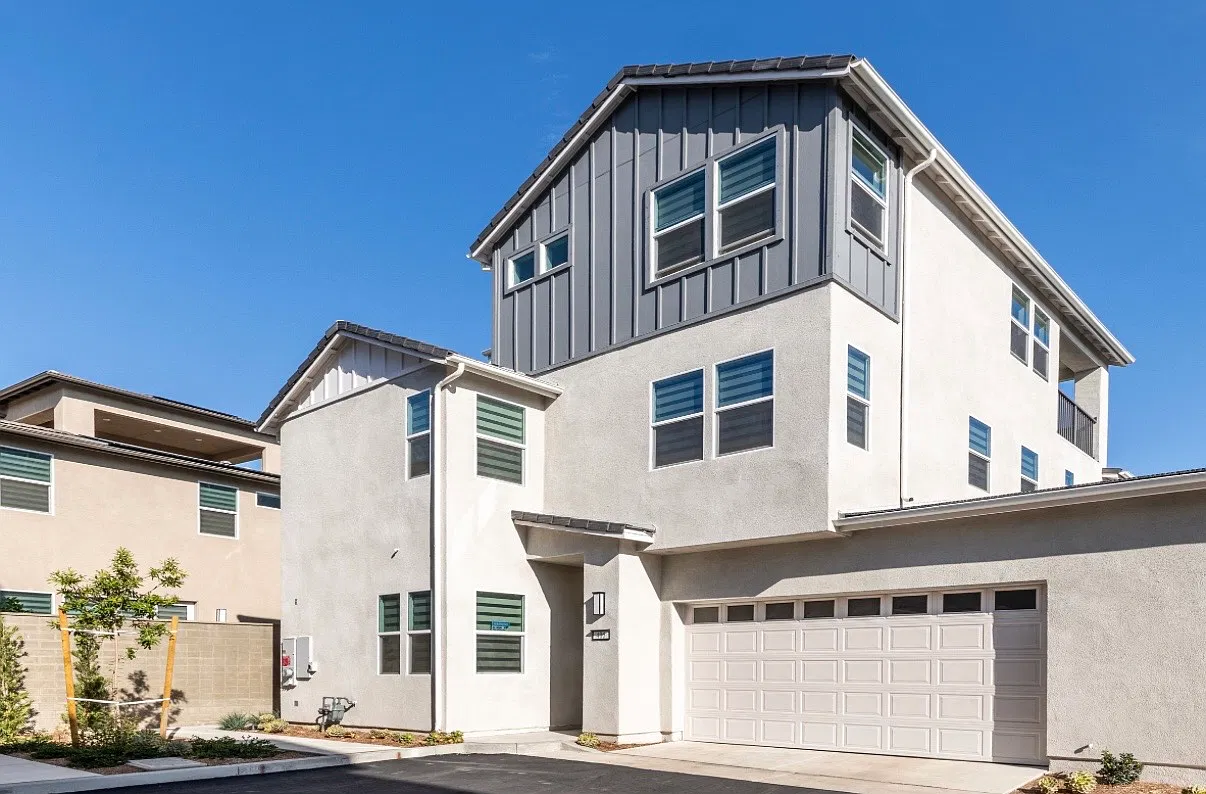 5 bed, 3281 sqft, $7,500 — Photo 1