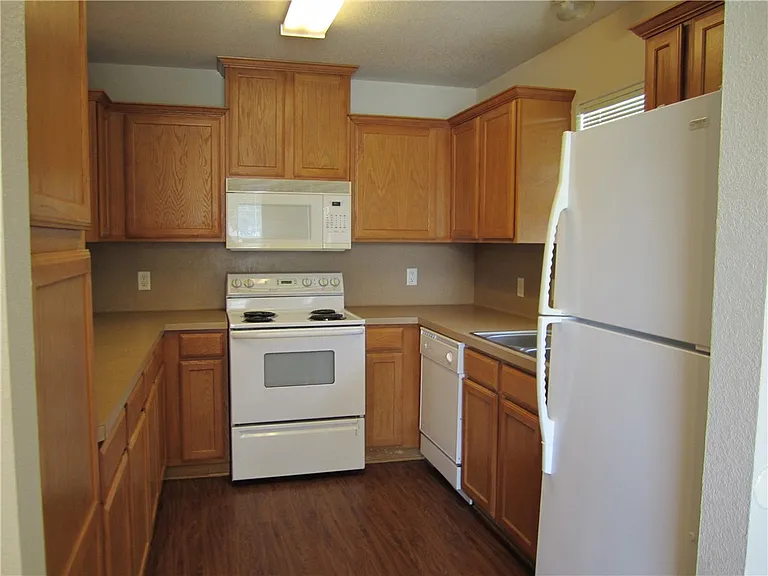 3607 Glenna Ct — Photo 9