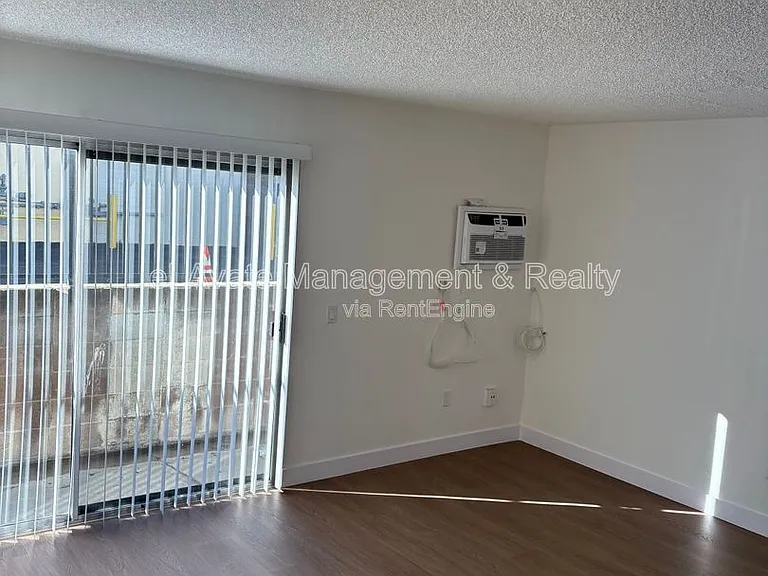 6815 Kelvin Ave. — Photo 28
