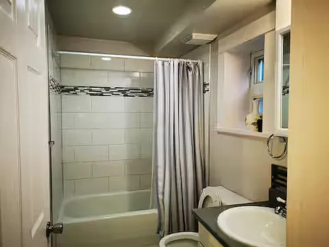 1450 Ocean View Rd #A — Photo 2